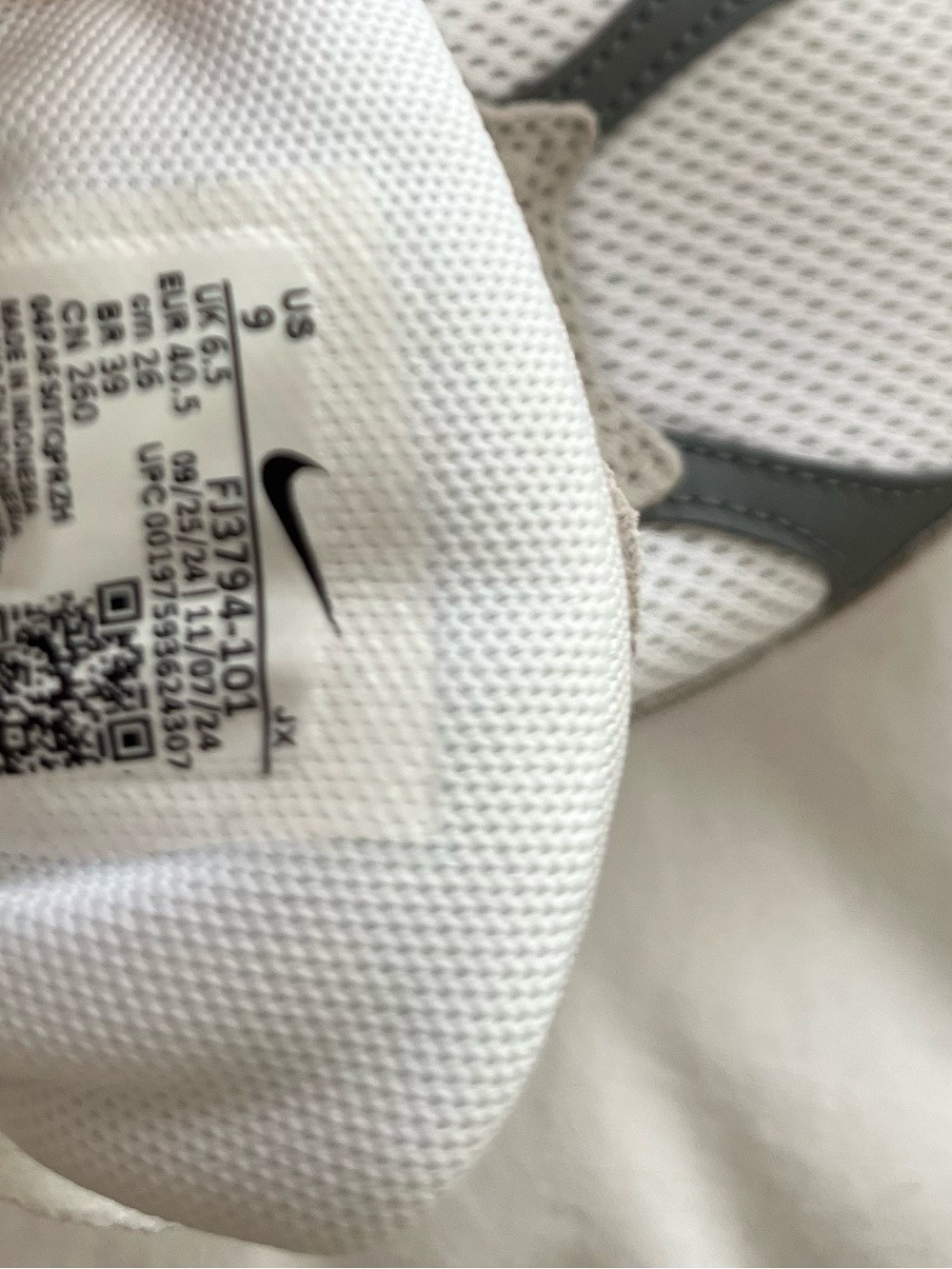 BRAND NEW Nike Walking Shoes Size 9 - Picture 7 of 7